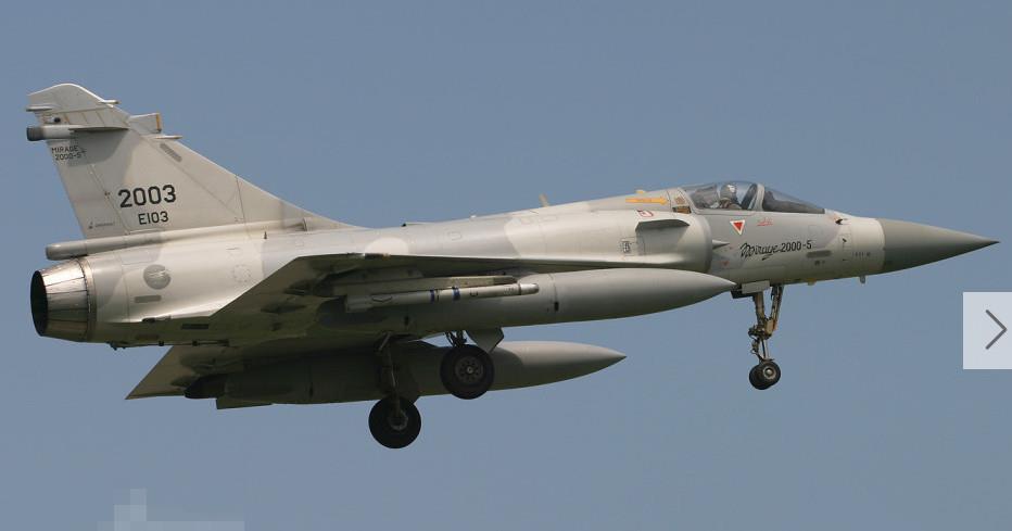 台湾空军是全世界第一个换装幻影2000-5型战机的部队