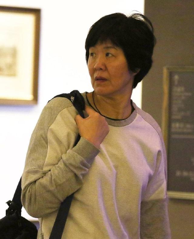 中国女排抵达大阪,训练消息全部封锁,教练袁志定位曝光!