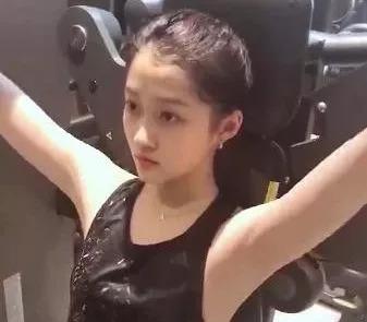 女星健身照,王鸥认真,孙俪超拼,网友:关晓彤像摆