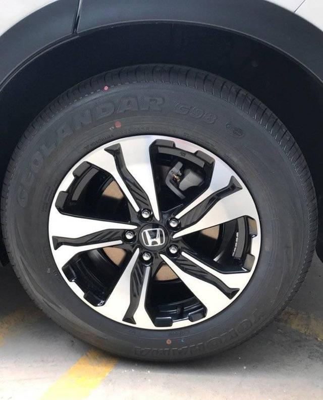 优科豪马235r6517寸的轮胎,可惜不是米其林啊!心痛啊!