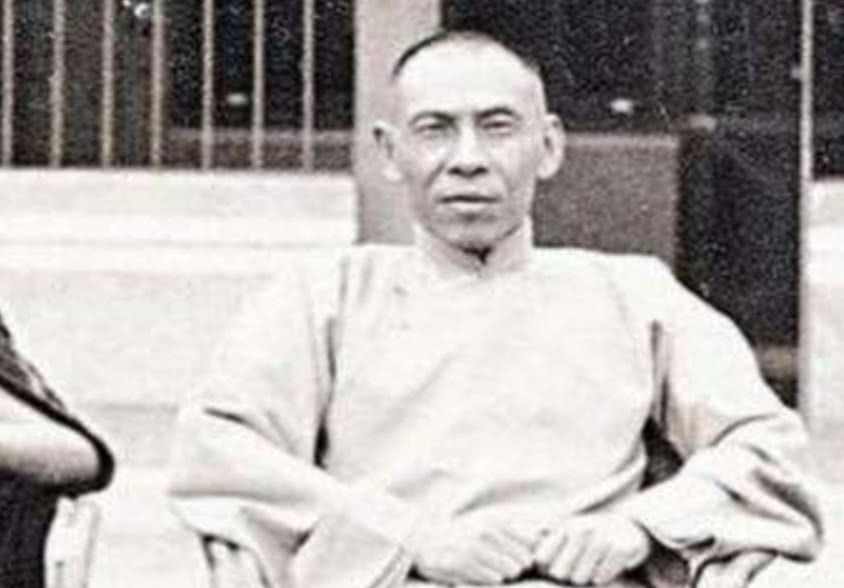 一代枭雄杜月笙却被黄金荣当众羞辱他一句话让黄金荣无地自容