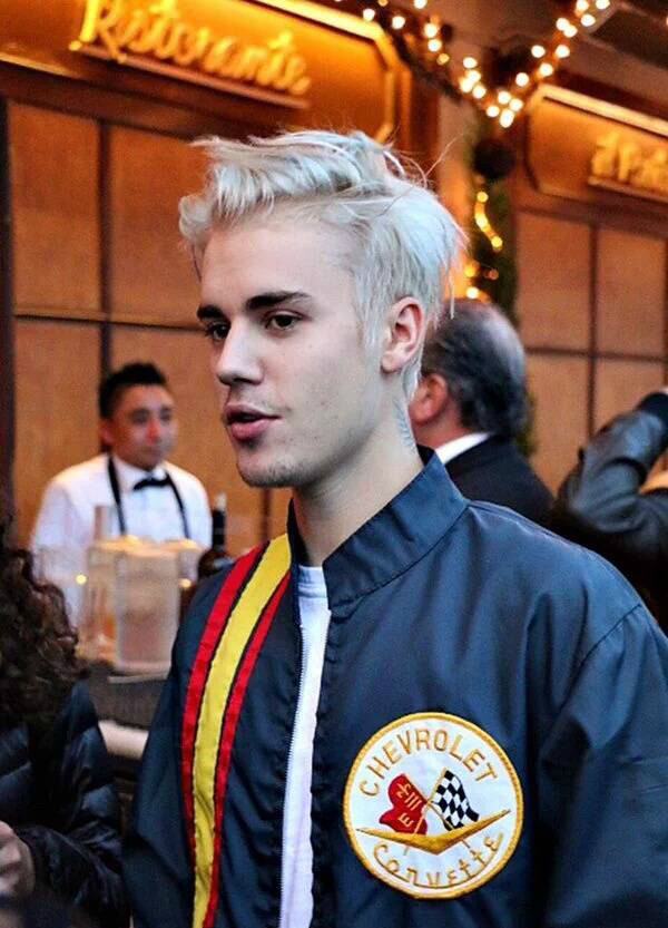 justin bieber就连人称考验帅哥标准的寸头也被比伯
