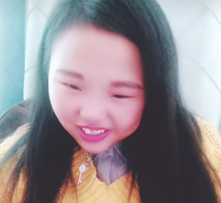 嘟嘟姐凉了又来一个嘟嘟妹,同样独具特色的脸,确定不是亲生的?