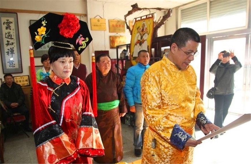 乾隆的后代:有族谱证明和美国博士学位,每年都要带领族人做件事