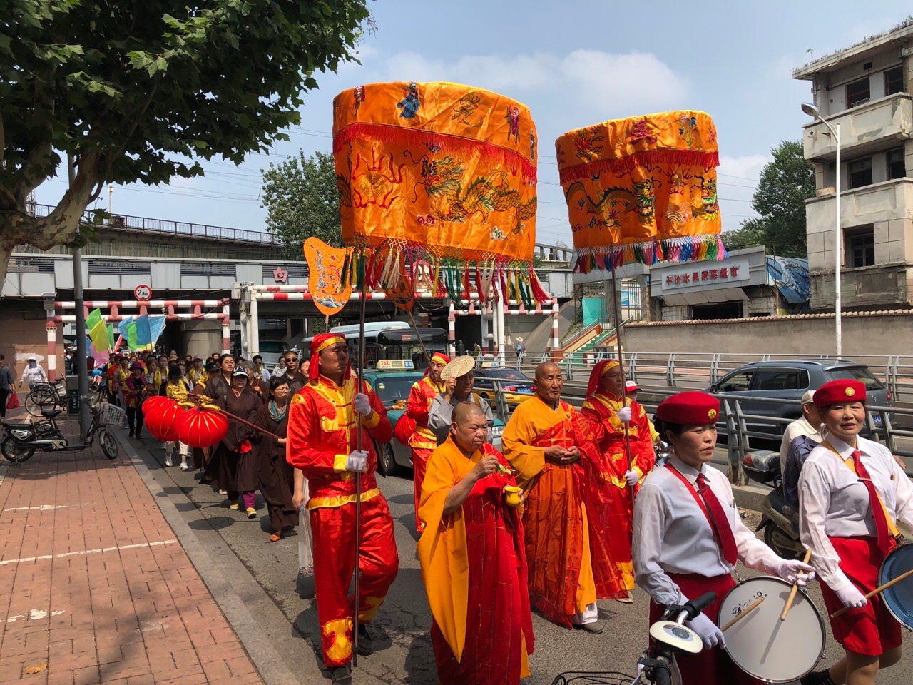 7月1日上午,徐州一年一度的子房老爷出巡这一传统庙会活动如期进行