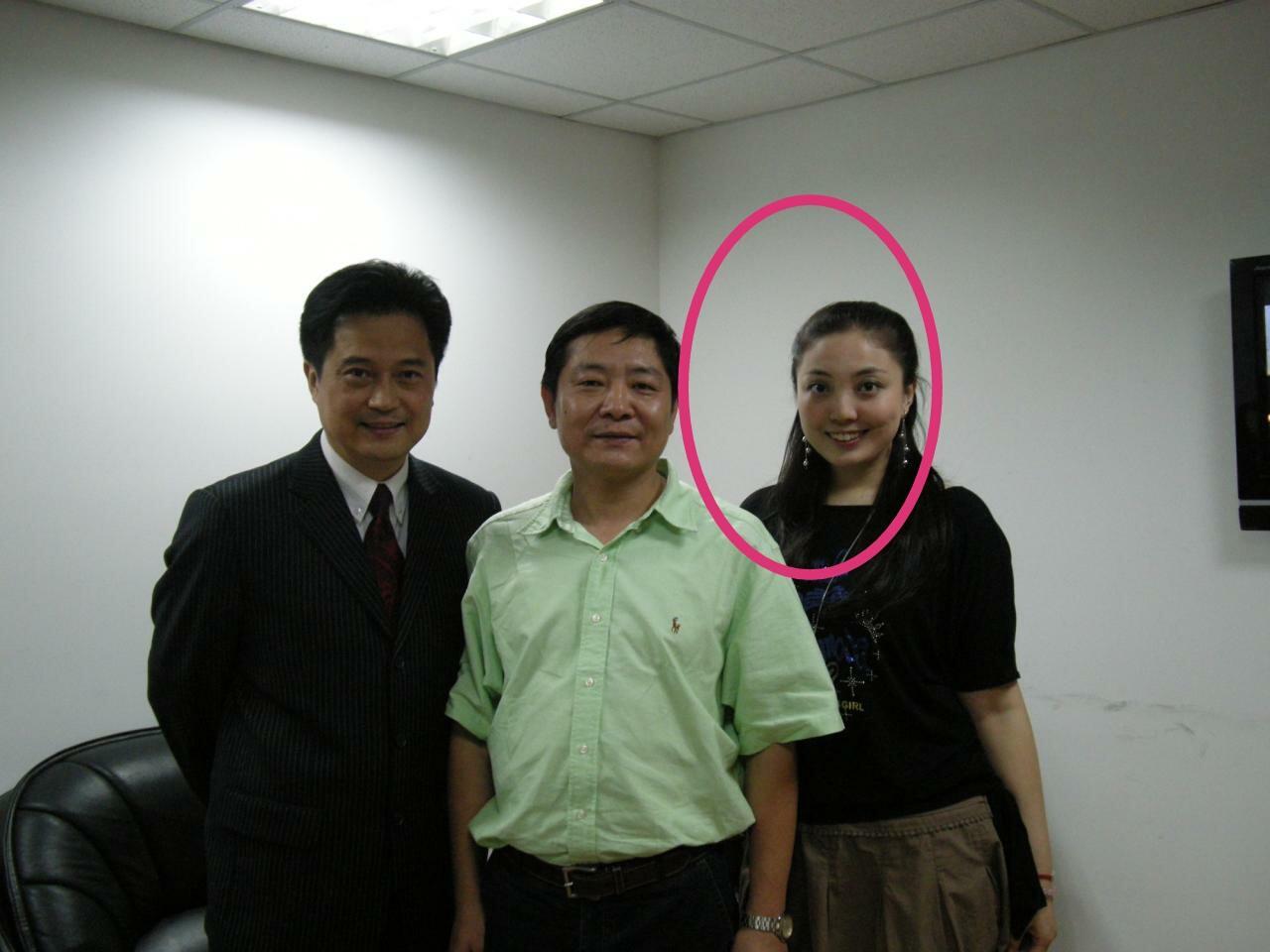 还记得"杨乃武"孙启新吗?年过花甲依然帅气,女儿长得很美