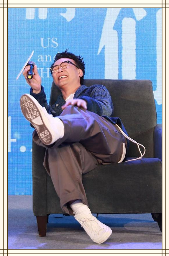 陈奕迅一条裤子活活穿成1米3的身高网友都可以塞下两个刘若英