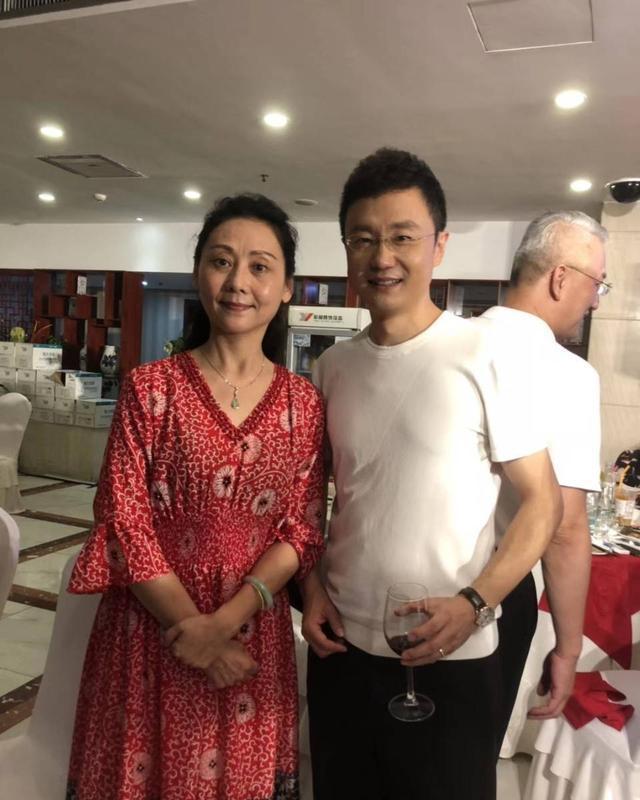 王宁刘纯燕结婚30周年,央视主持人齐聚一堂!网友:模范夫妻!