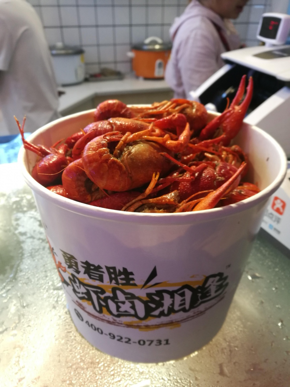 夜宵打包,我选择桶装小龙虾