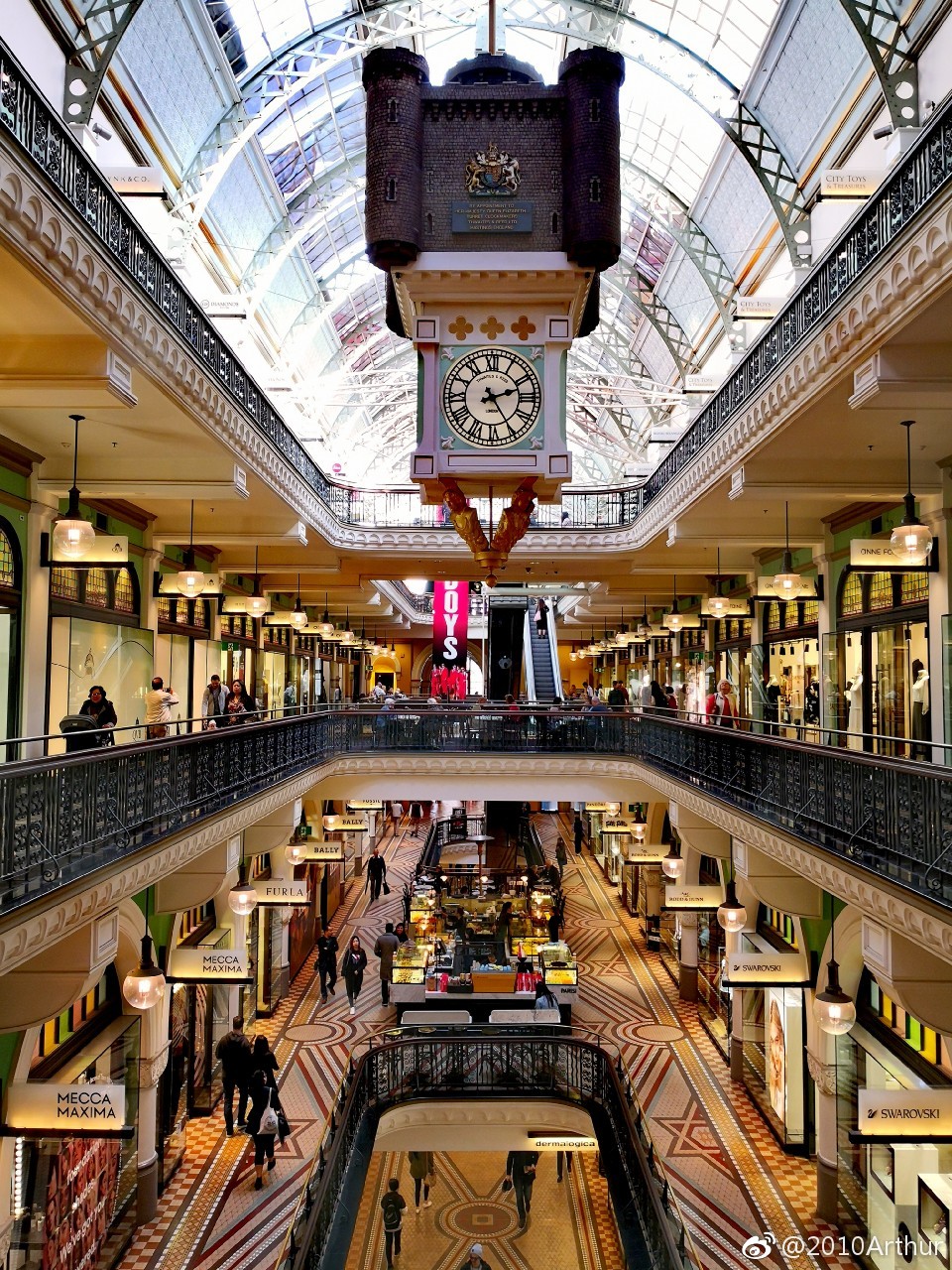 维多利亚女王大厦(queen victoria building)建于1898年的古罗马式建