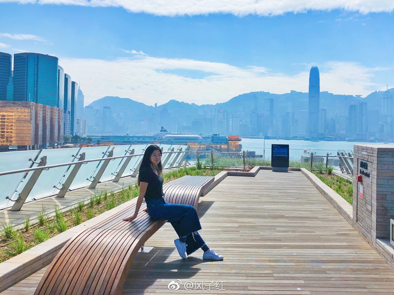 打卡香港西九龙高铁站，最上面一层是专供观光的平台