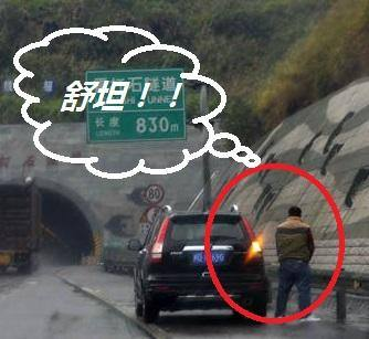 高速路上堵车一天尿急怎么办?女司机该怎么办?
