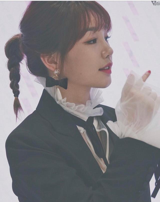 徐梦洁怕秃才剪刘海?穿独角兽外套变"彩虹",换个发型就少女!