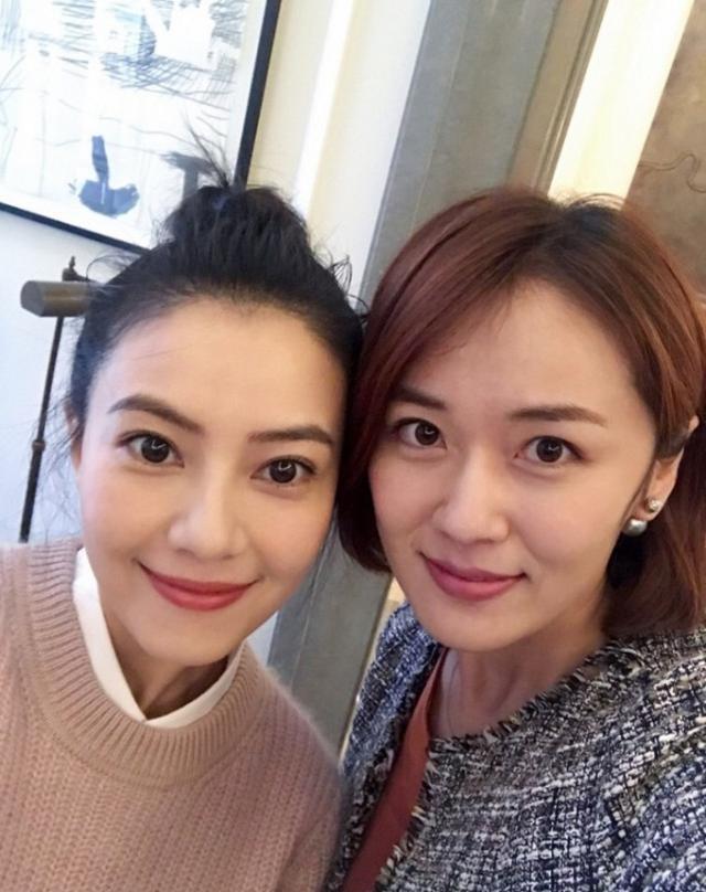 网友晒和女神高圆圆在伦敦合照 网友大赞都超漂亮