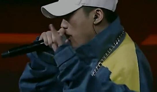 来深扒一下《中国有嘻哈》里那些rapper的穿搭！