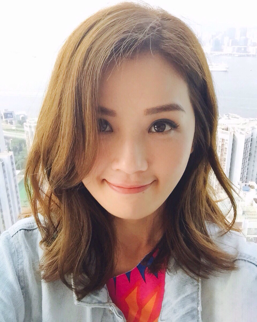 蔡卓妍的自拍卖萌照好美