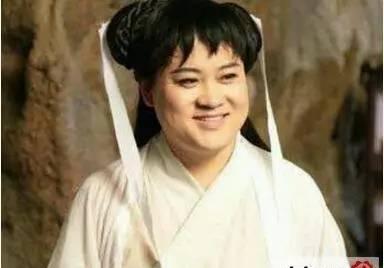 总是反串女装的糙汉子孔连顺在西安放话贾玲:小龙女还是我最美!