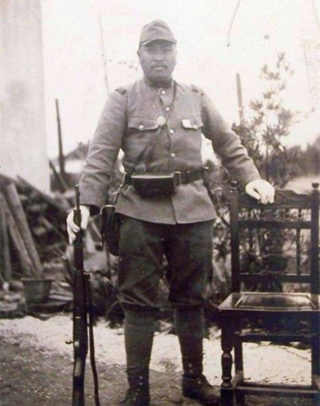 二战时期日本侵华部队单兵老照片 最后一张最可恨