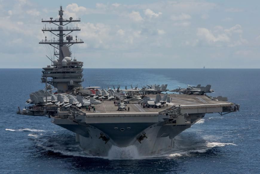 出了什么大事?50艘中国战舰通过海峡!美核航母掉头返航