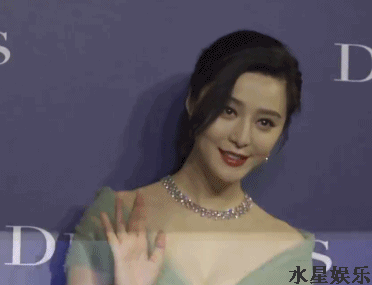 范冰冰一身性感现身活动,一记美人回眸让人心醉