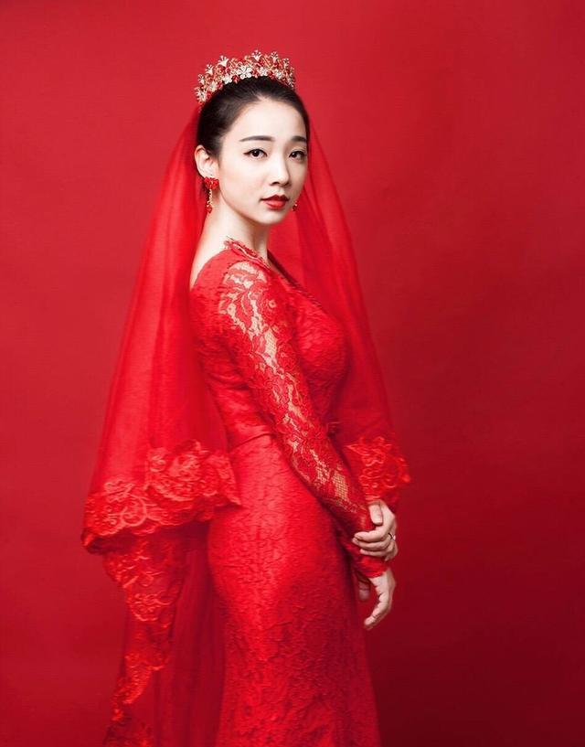 时尚搭配 中国红漂亮的新娘子