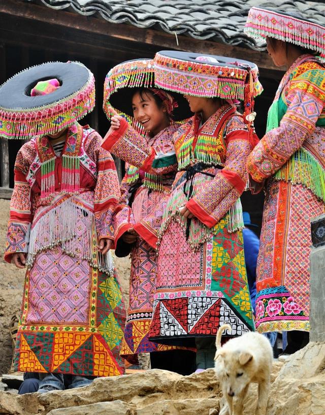 苗族是我国最古老的民族之一,分布辽阔,人口众多,支系庞大,所以苗族