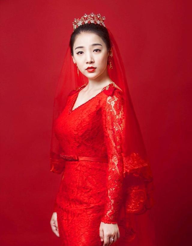 时尚搭配 中国红漂亮的新娘子