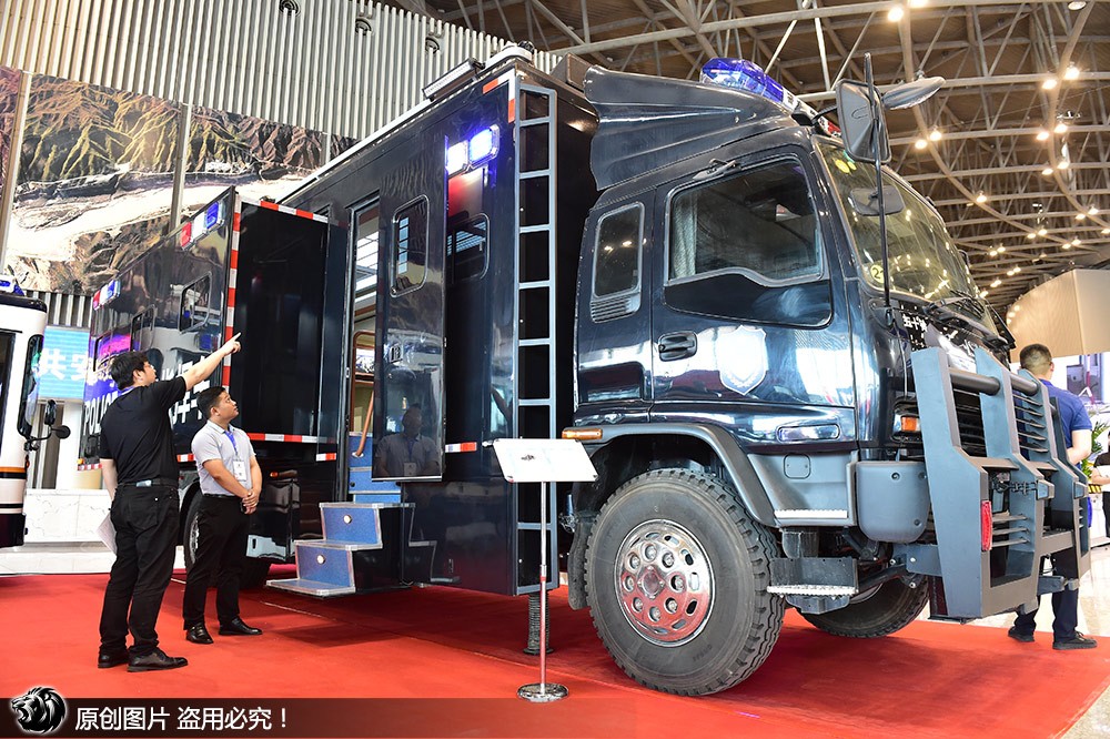 高级警用防爆房车.