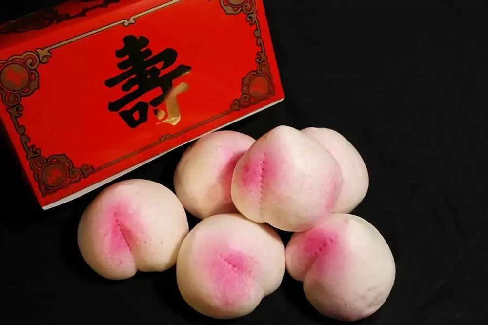 改造后的寿桃 并且除了经典口味之外 夫妇俩还开发出来了 20多种适合