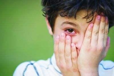 警惕儿童患近视的7个信号|斜眼|屈光|高度近视_新浪新闻