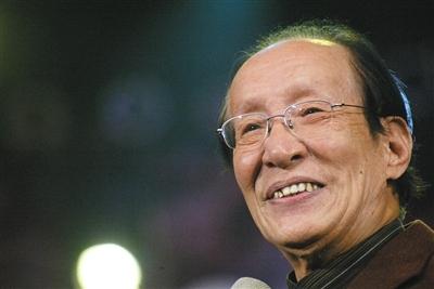 哥哥刚去世,就和孙女自拍喜笑颜开,常宝丰发照片被吐槽不合时宜