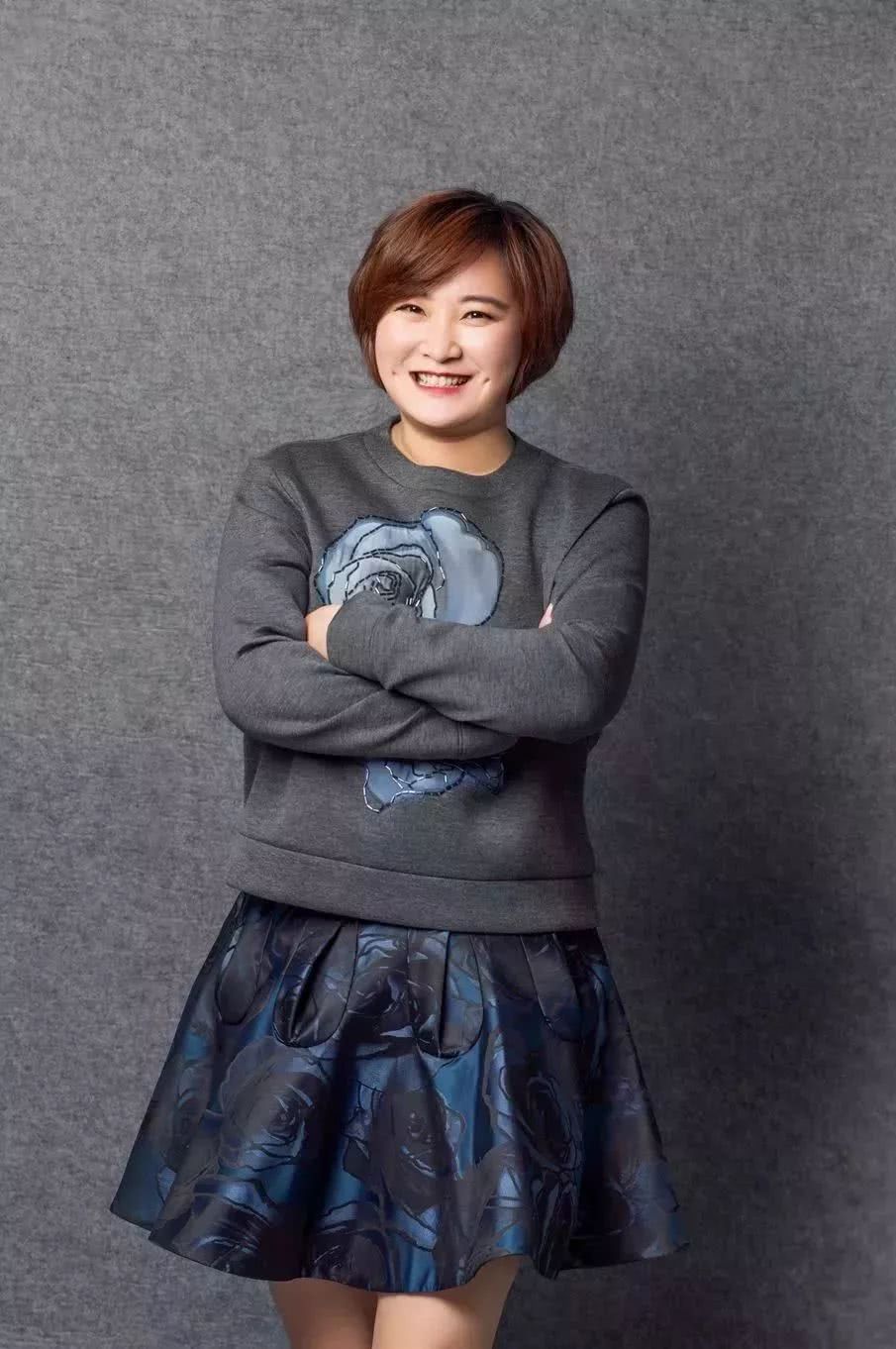 她是冯巩的徒弟,因为胖常被人笑话,36岁的她却越胖越红!