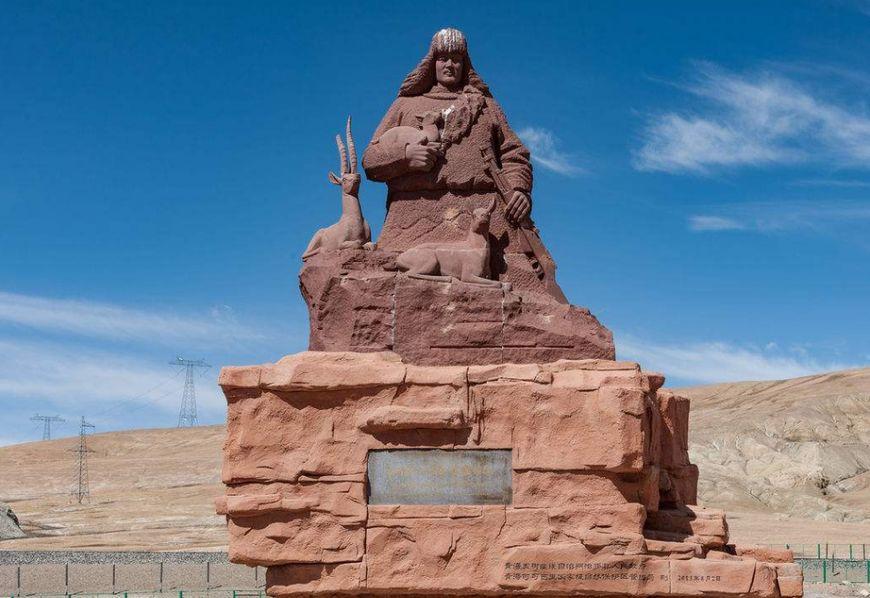 扎巴多杰被人们喻为"青藏高原野生动物的保护神".