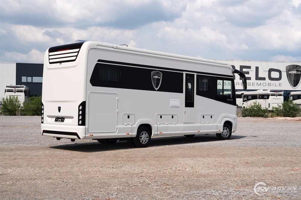 售价200多万,又一力作!那款能装下跑车的房车又出新款了