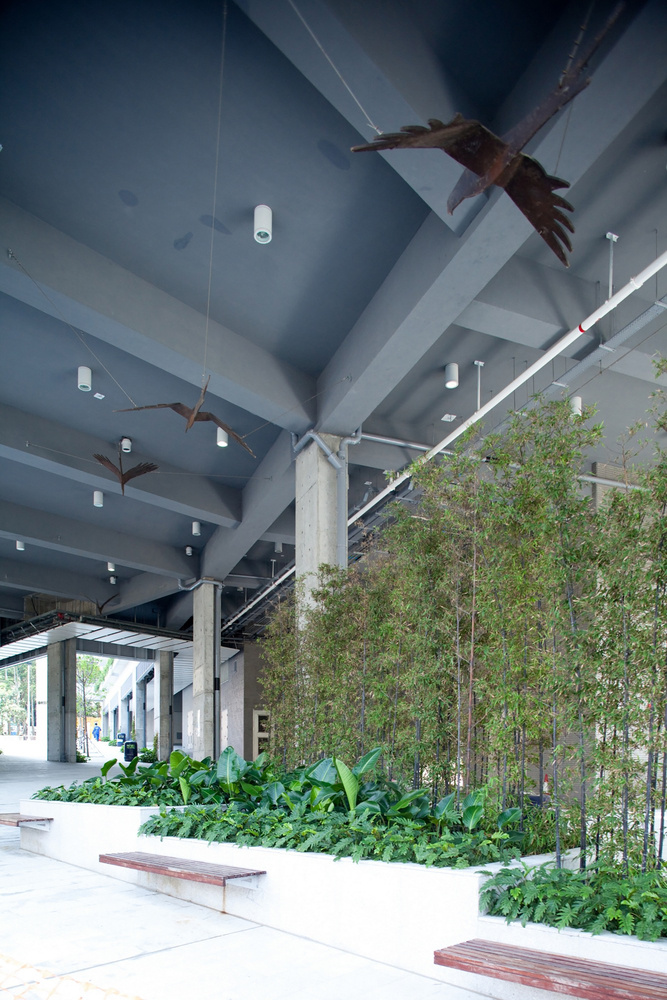 香港钻石山殡仪馆建筑署新钻石山殡仪馆的设计旨在保留拜山的