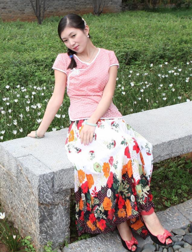 时尚摄影含羞带俏韵美自然的成熟佳人丰腴秀丽