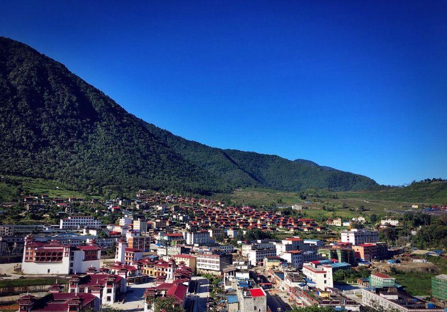 走进中国第一徒步线墨脱线, 来了场人与蚂蝗的战斗, 结果挺惨的