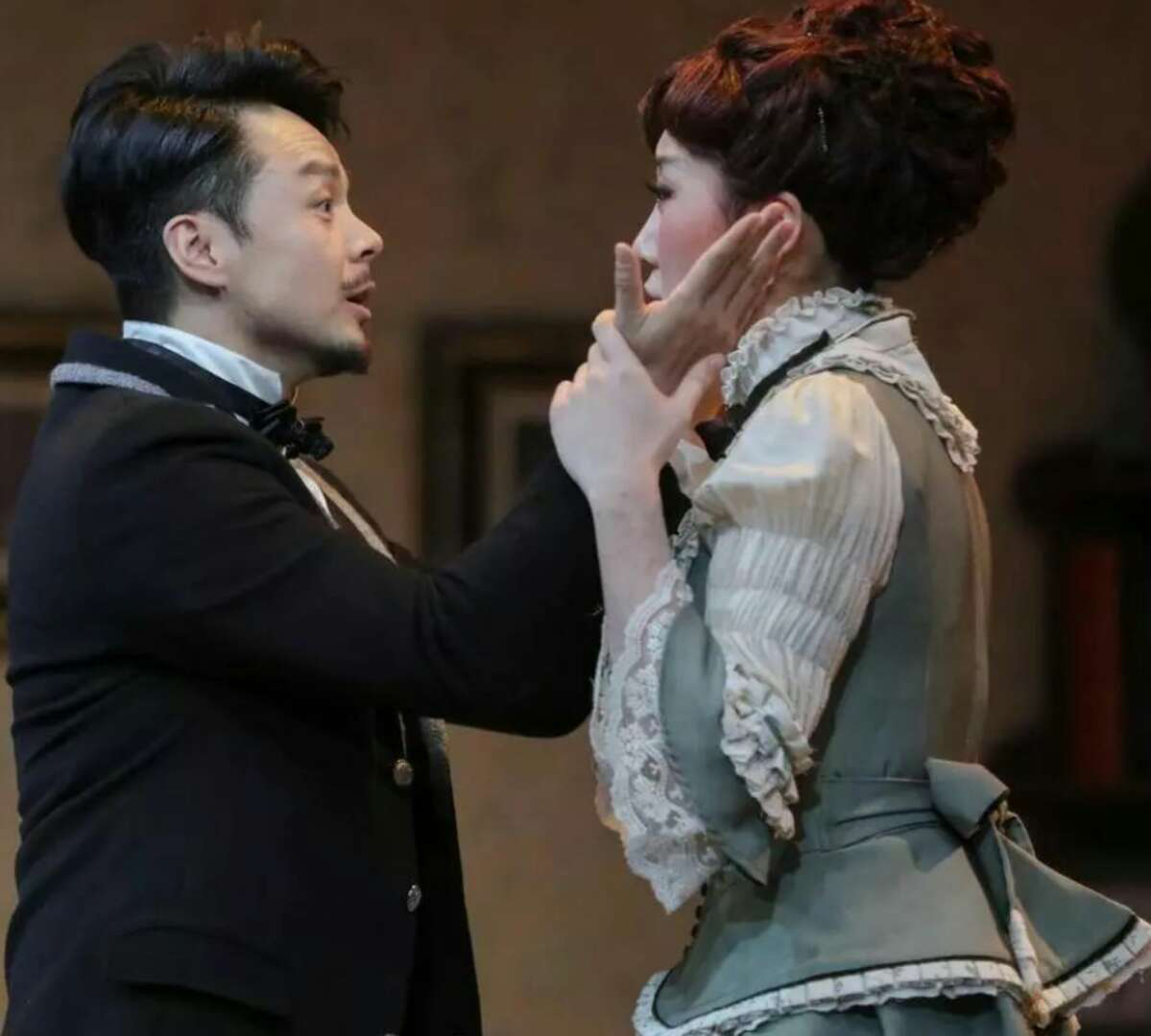 这是男人女人必看的话剧 《玩偶之家》女性独立不是威胁是进步
