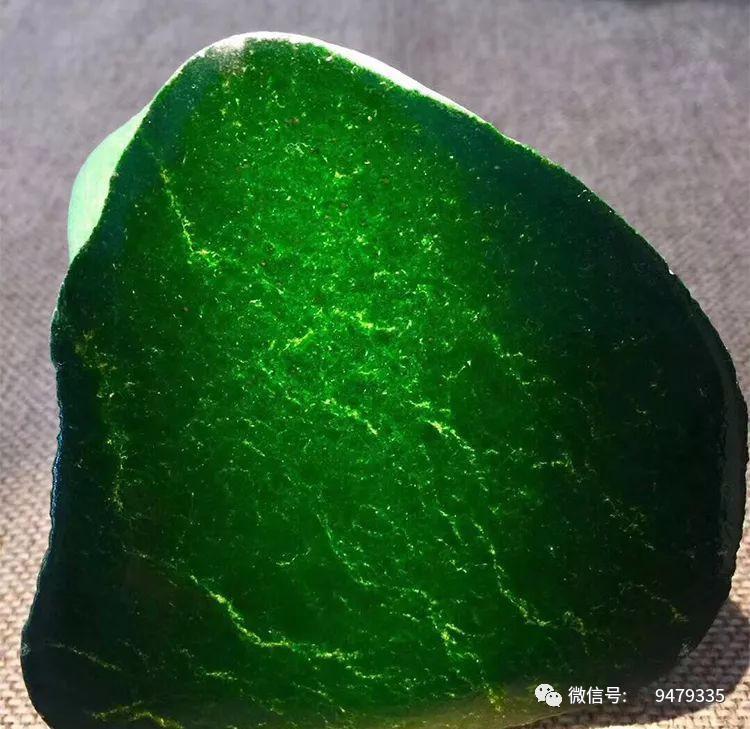 慧慧忍不住一盆冷水泼向他,这是干青,帝王绿哪是