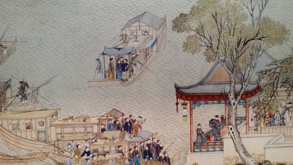 据说是乾隆皇帝下江南期间,在一条船上避雨多时,饥饿难忍想吃面条.