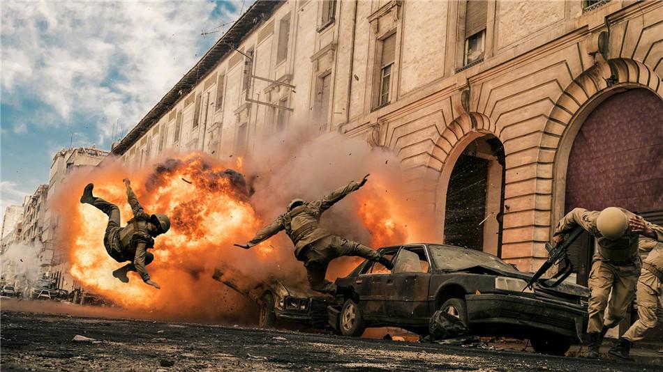 4分钟看完《红海行动》,战场场面太真实,不敢错过一分钟