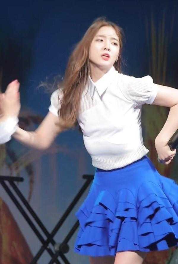 娱乐圈明星的出糗瞬间, 第一位胸垫滑落, 第七位突然爆裙太尴尬!|胸垫