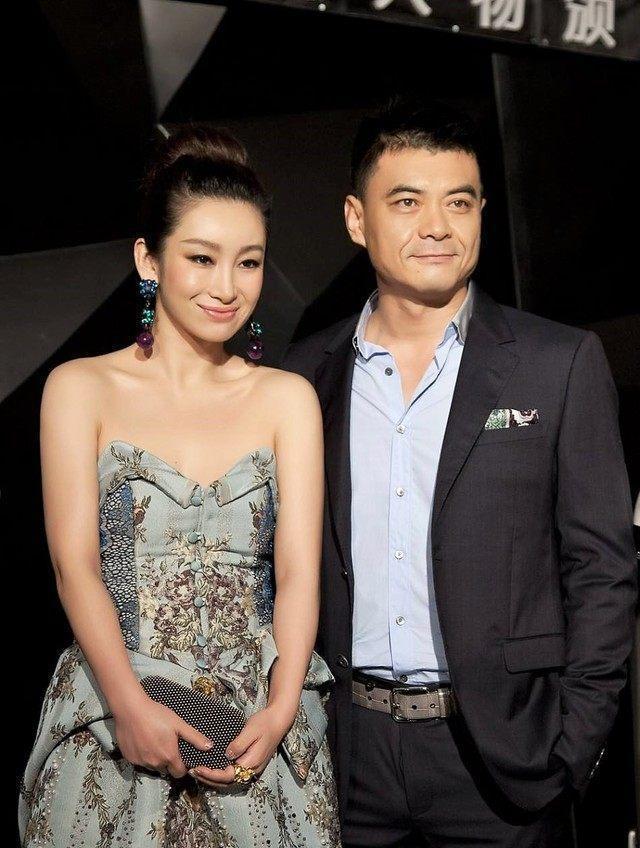 她数次出演春晚帮丈夫成名遭抛弃至今未嫁与儿子相依为命