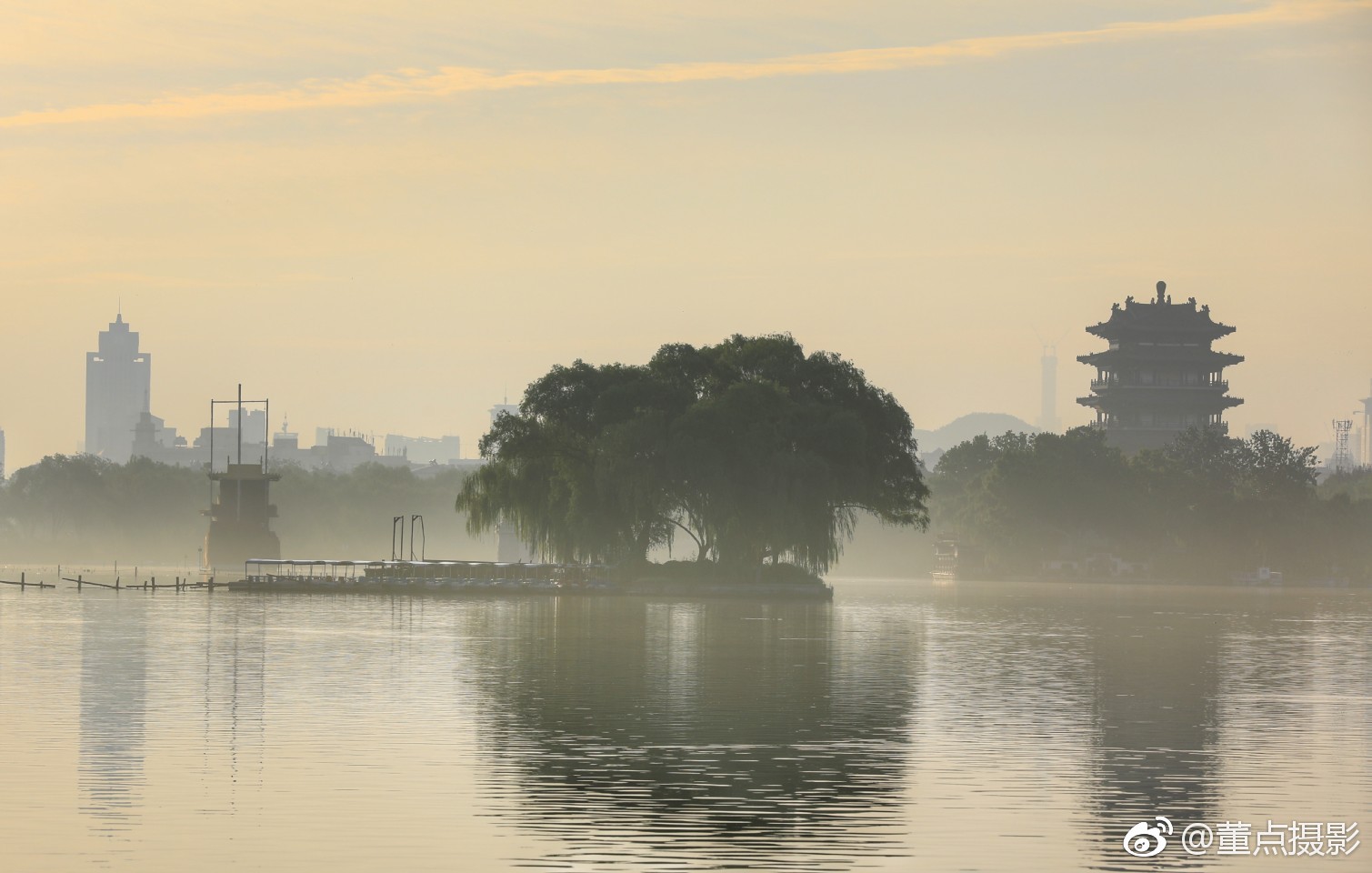 明湖晨曦,佛山倒影!@济南市旅游发展委员会