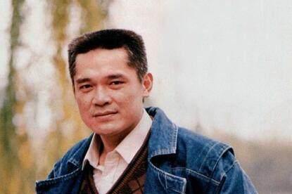 的外表让无数女性观众为之倾心,戏外申军谊的风头盖过了主演陈家徒,他