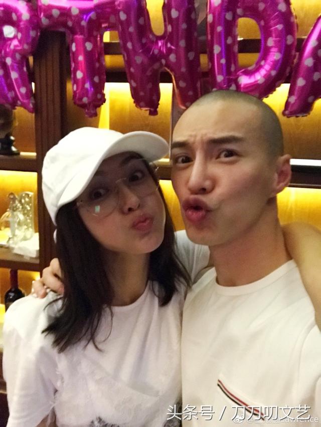 新加坡市场还是太小,王冠逸去年签约秦岚的公司不久,就被她带着拍了