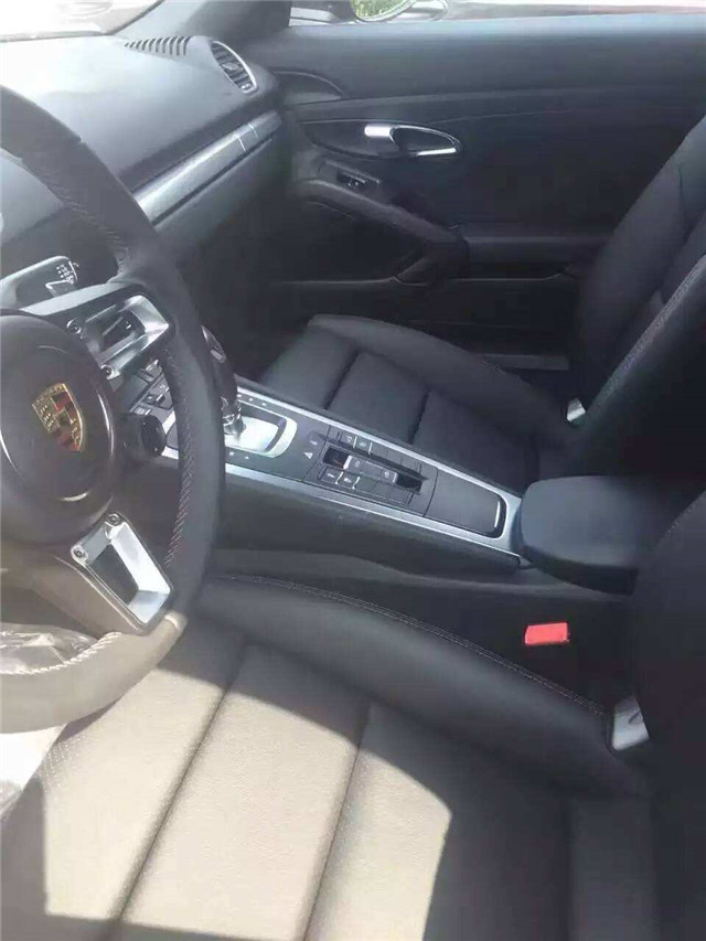 街头偶遇一辆保时捷718看到车主身材时连网友都不淡定了