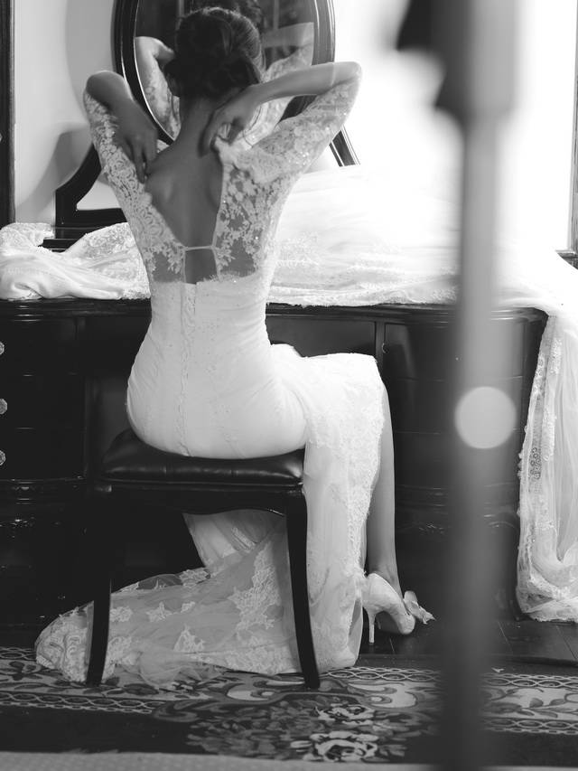 各大女明星露背款婚纱照大集合 露背婚纱究竟美在哪?