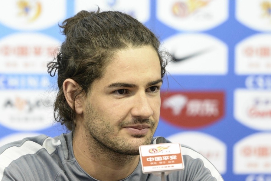 3亿年薪!加泰媒体爆伊涅斯塔加盟权健,3年合同