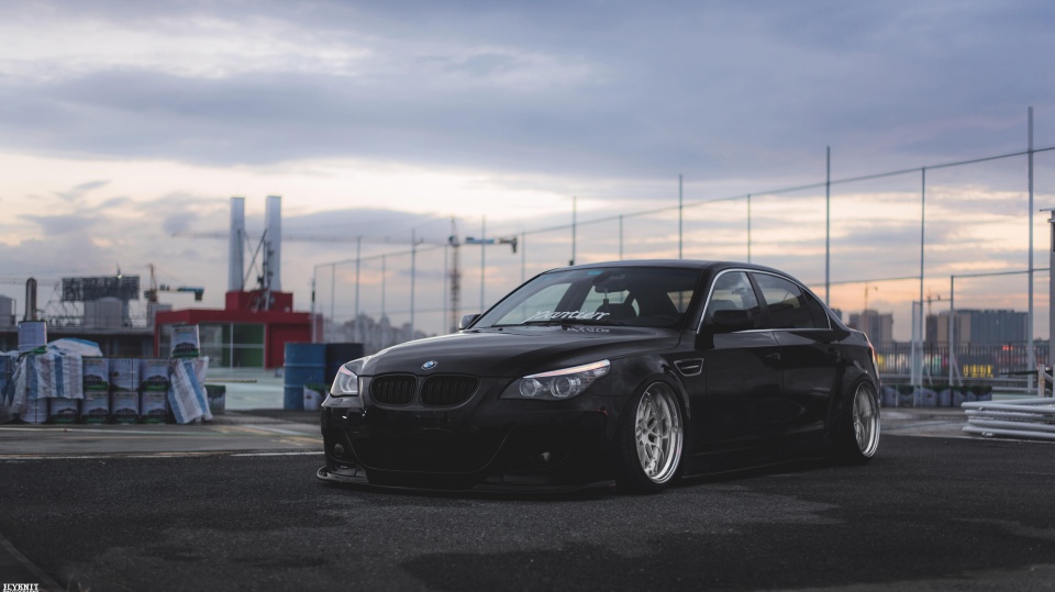 改装就是不断追求个性,冷门的宝马e60也能打造出极致低姿态!-新浪汽车